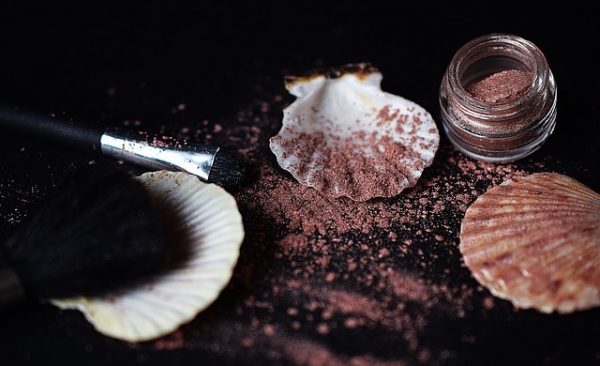 How to Get Powder Makeup Out of Carpet