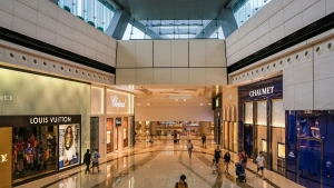 The Impact of E-Commerce on Brick-and-Mortar Stores: Strategies for Adaptation