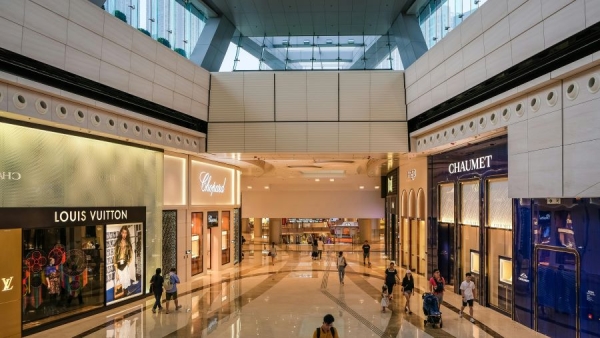 The Impact of E-Commerce on Brick-and-Mortar Stores: Strategies for Adaptation