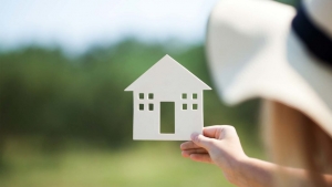Should You Buy a Home with A Lawyer or a Real Estate Agent?