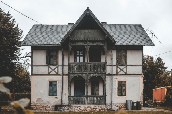The Hidden Value of Selling a House in Poor Condition: Finding the Diamond in the Rough