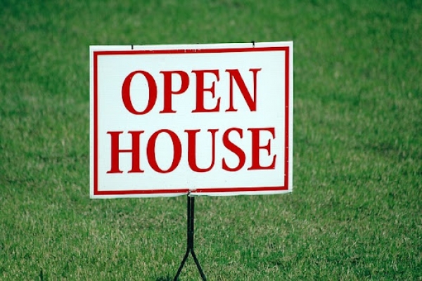 7 Real Estate Marketing Materials That Will Increase Your Listings